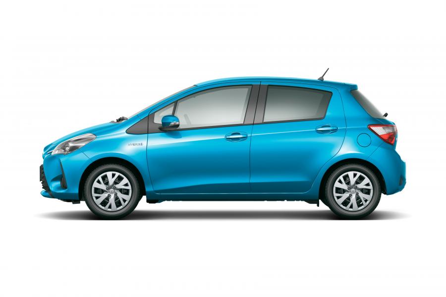  Toyota Vitz Hybrid 2017 года  (фото 2 из 9)